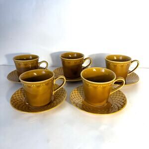 Vintage Wedgwood Gold Medallion Tea Cup & Saucer Set of 5 Made in England